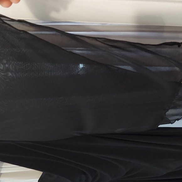 Elegant One-shoulder Little Black Dress - Picture 2 of 8